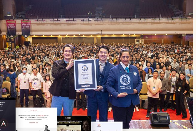 Funnel Duo 团队与金氏世界纪录认证官合影